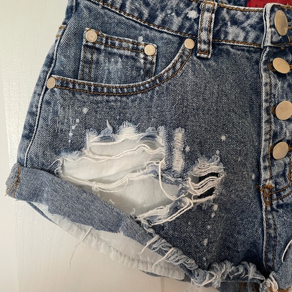 SIGNATURE8 Distressed Denim Cutoff Shorts Size S - Picture 3 of 9